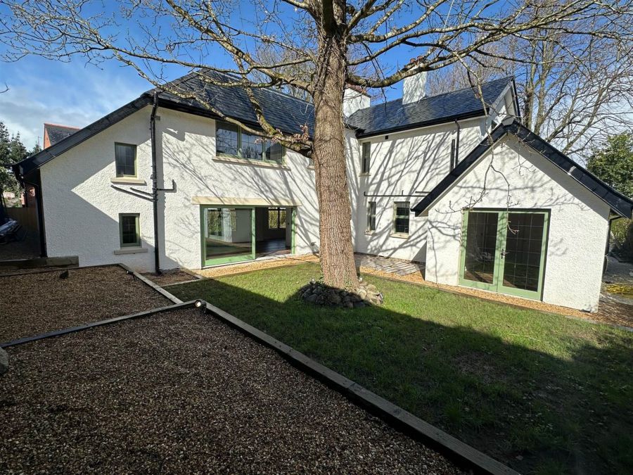 29 Myrtlefield Park