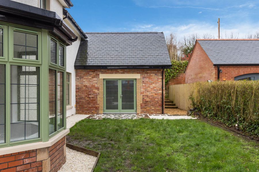29 Myrtlefield Park