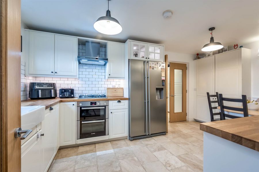 18A Cotswold Avenue