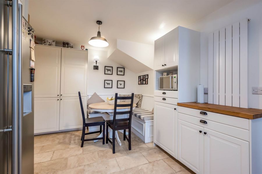 18A Cotswold Avenue