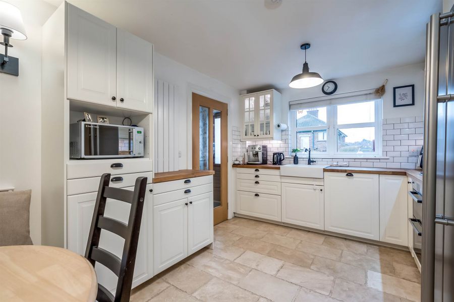 18A Cotswold Avenue