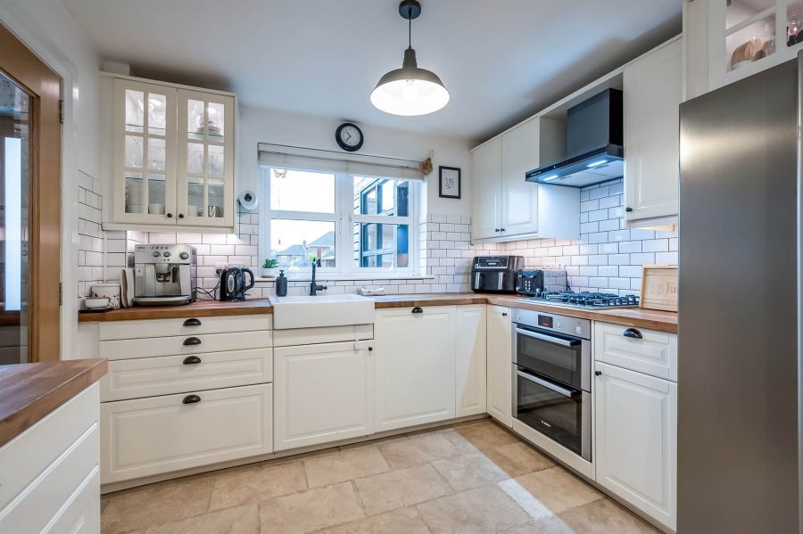 18A Cotswold Avenue