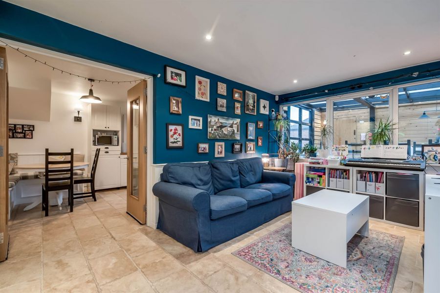 18A Cotswold Avenue