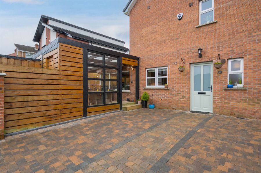 18A Cotswold Avenue