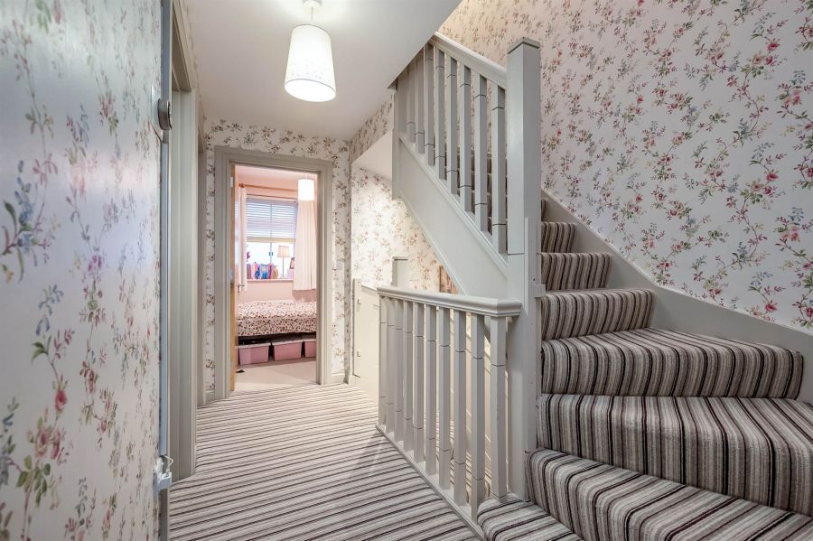 18A Cotswold Avenue