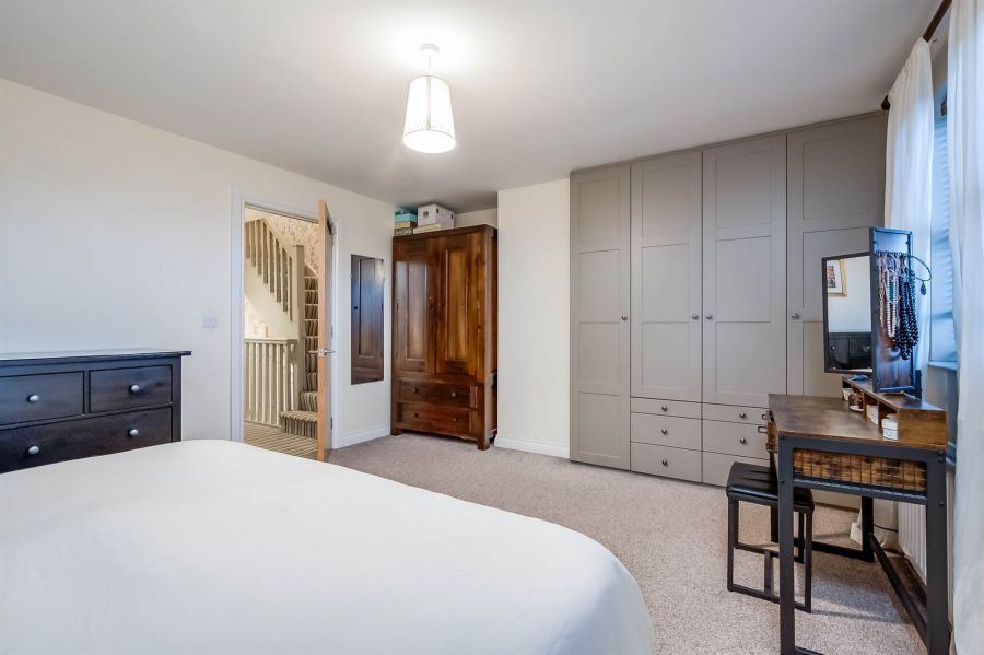 18A Cotswold Avenue