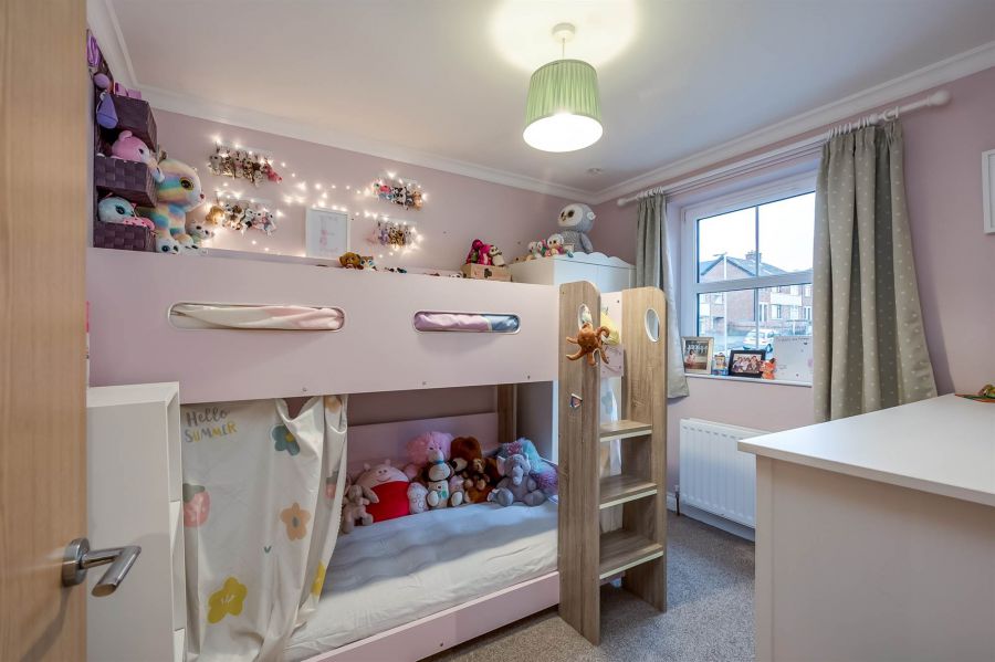 18A Cotswold Avenue