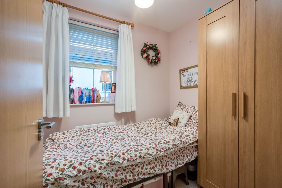 18A Cotswold Avenue