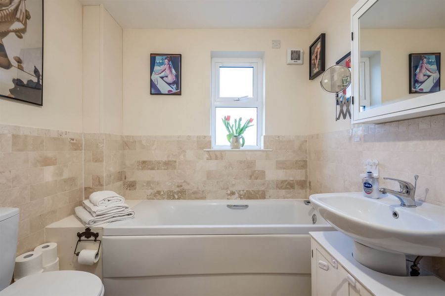 18A Cotswold Avenue