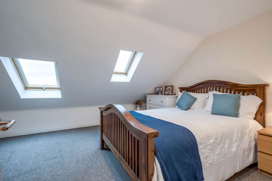 18A Cotswold Avenue