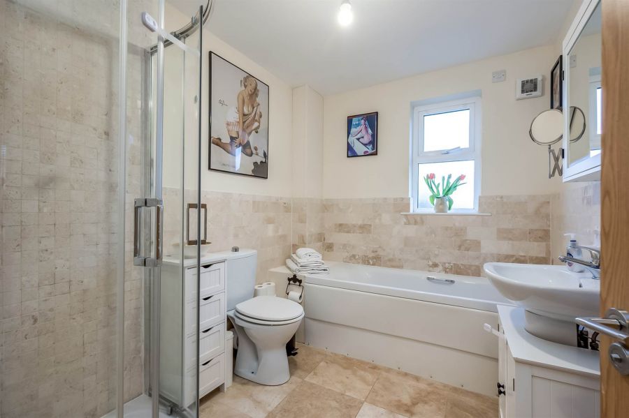 18A Cotswold Avenue