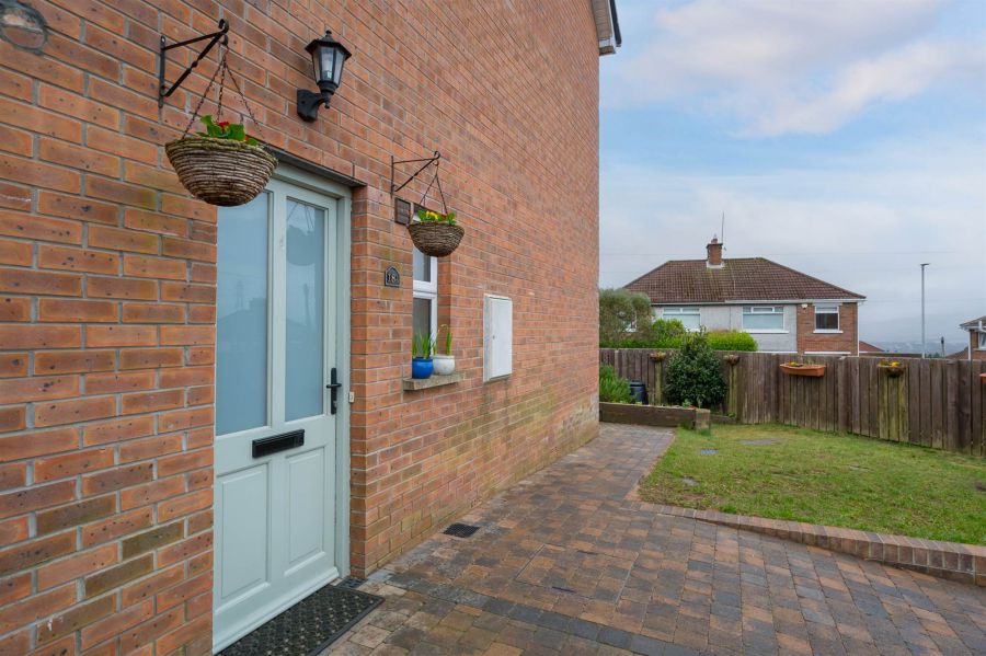 18A Cotswold Avenue