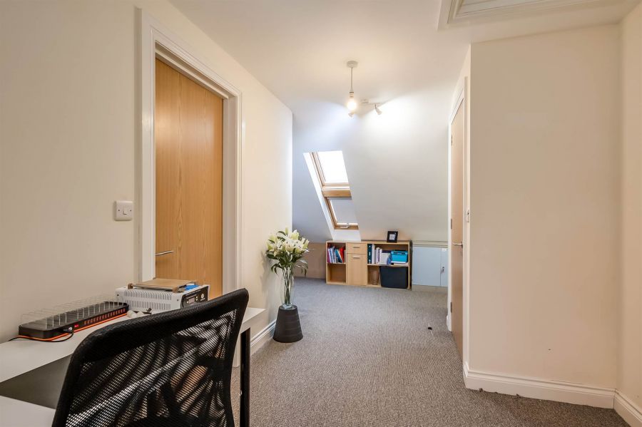 18A Cotswold Avenue