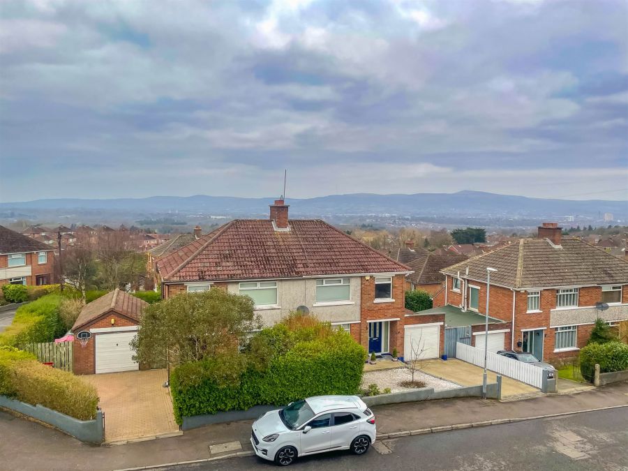 18A Cotswold Avenue