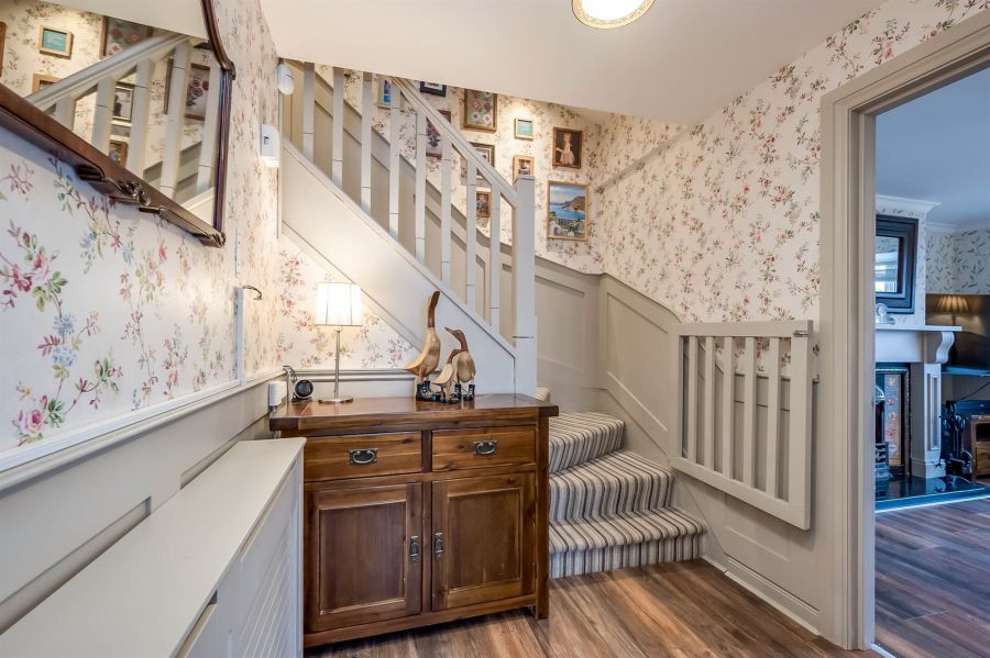 18A Cotswold Avenue
