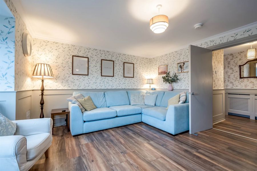 18A Cotswold Avenue