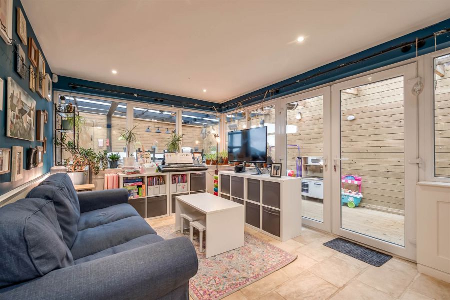 18A Cotswold Avenue