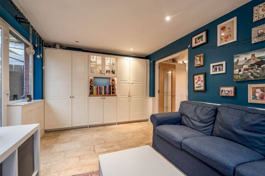 18A Cotswold Avenue