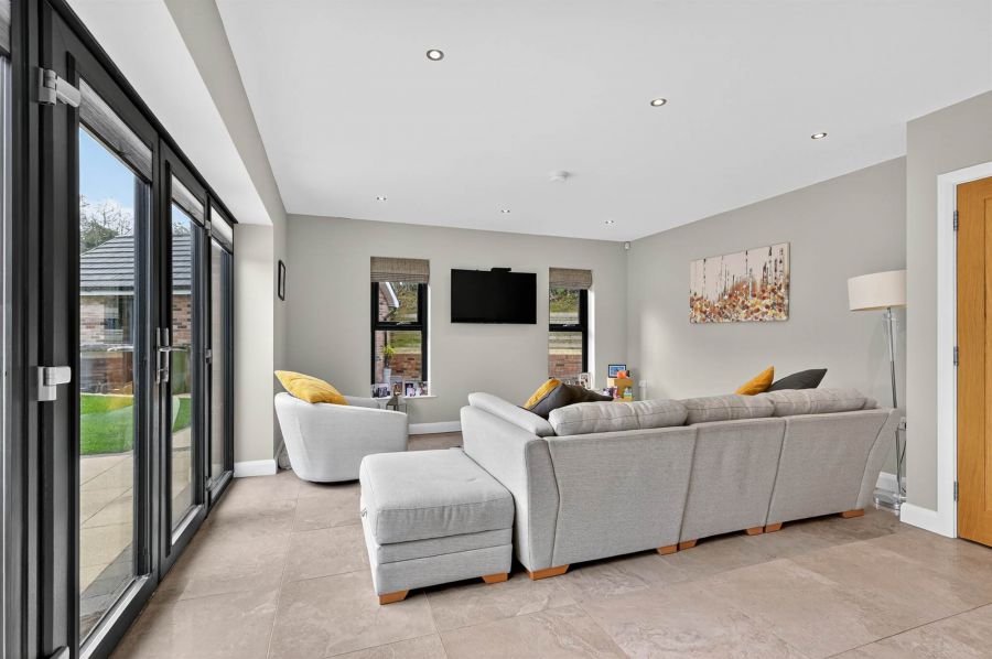 14 Chestnut Lodge