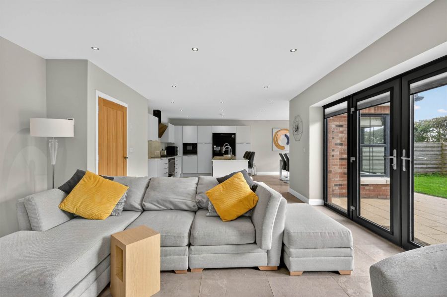 14 Chestnut Lodge