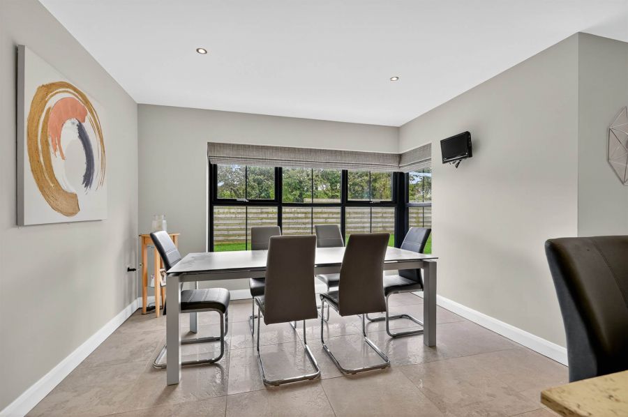 14 Chestnut Lodge