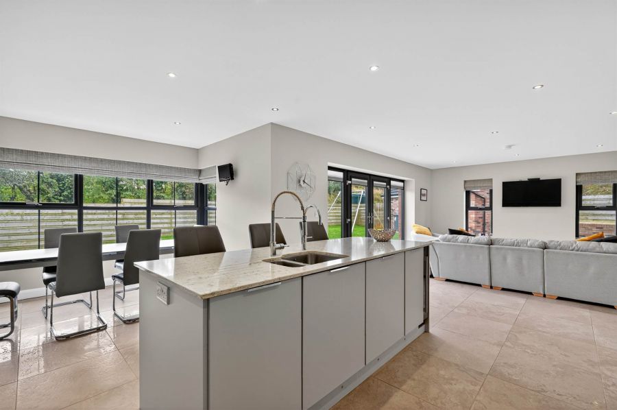 14 Chestnut Lodge
