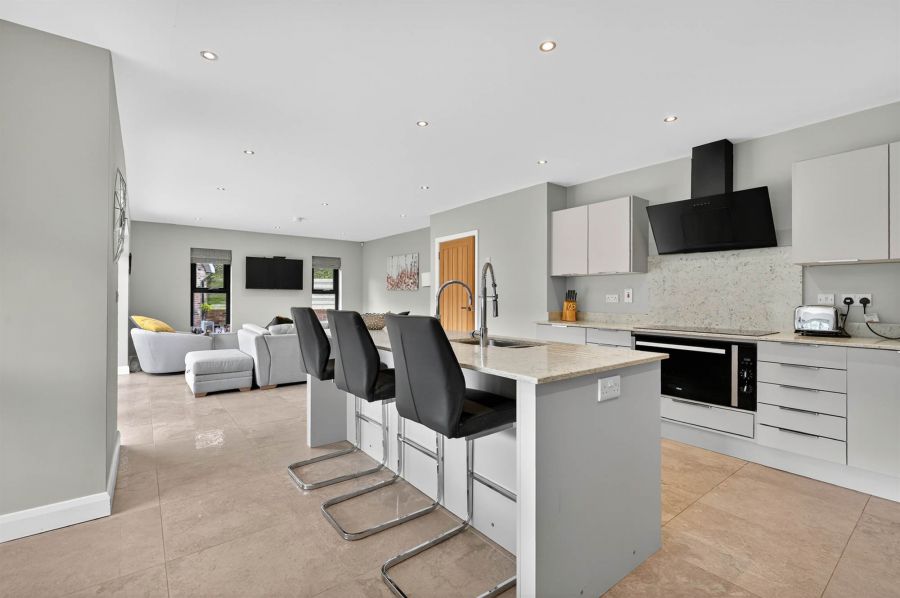 14 Chestnut Lodge