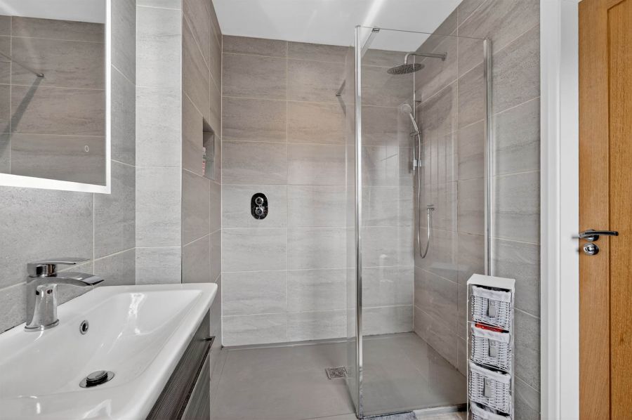 14 Chestnut Lodge