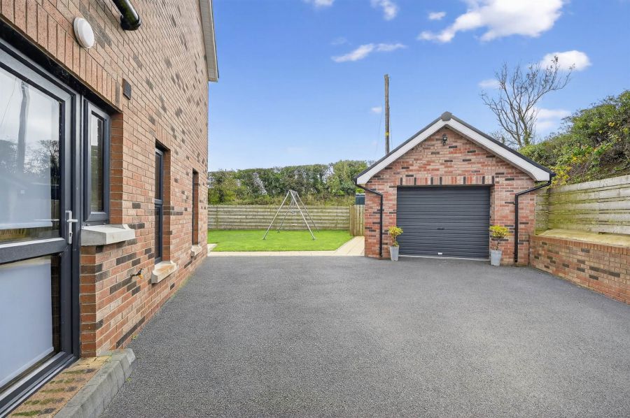 14 Chestnut Lodge