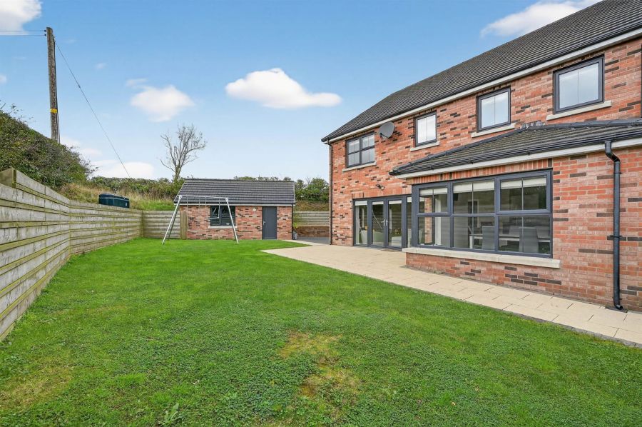 14 Chestnut Lodge