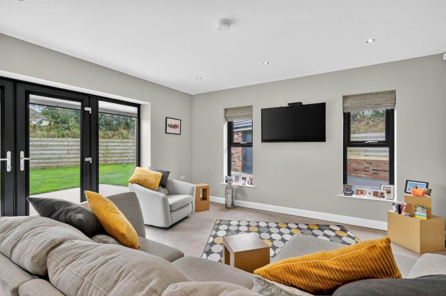 14 Chestnut Lodge