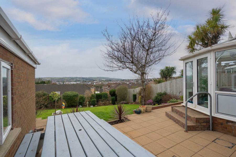 84 Dunlady Manor