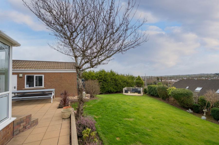 84 Dunlady Manor