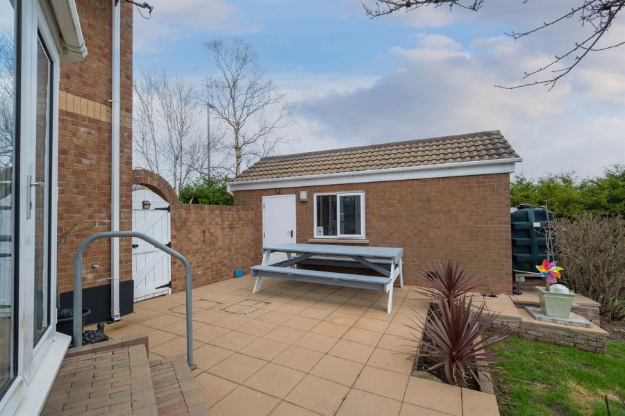 84 Dunlady Manor