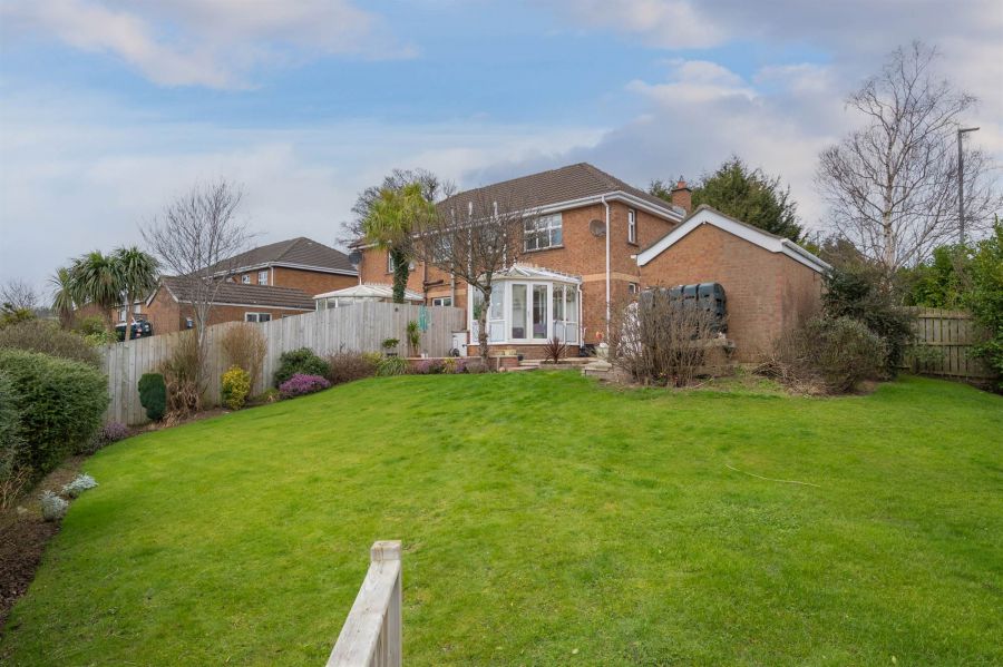 84 Dunlady Manor