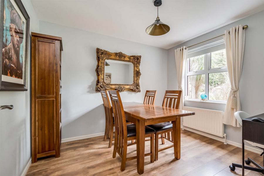 84 Dunlady Manor