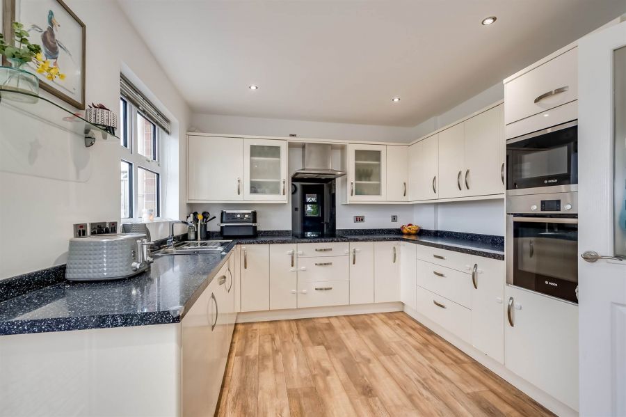 84 Dunlady Manor
