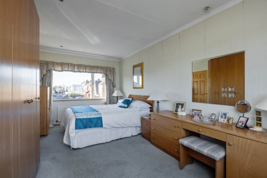 16 Edgcumbe Park