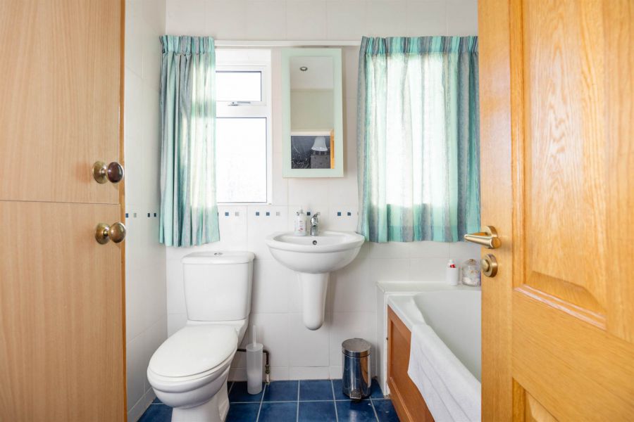 16 Edgcumbe Park