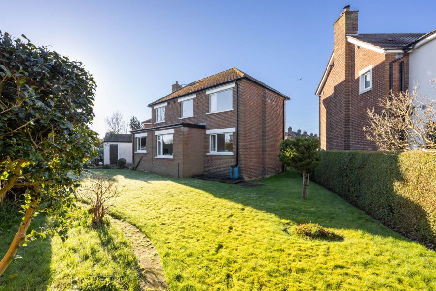 16 Edgcumbe Park