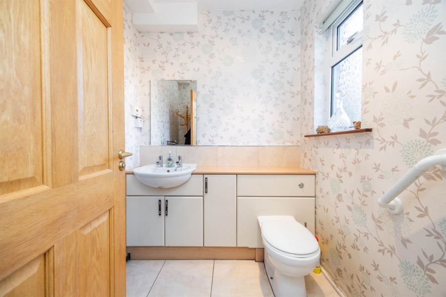 16 Edgcumbe Park