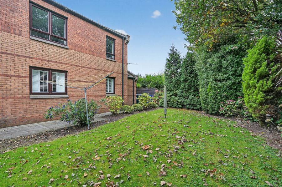 2 Cabin Hill Mews