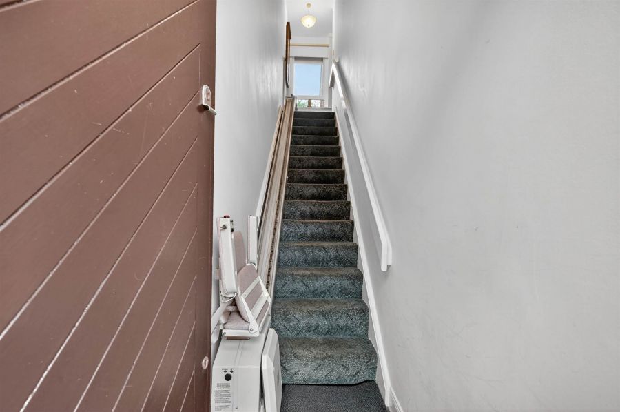 2 Cabin Hill Mews