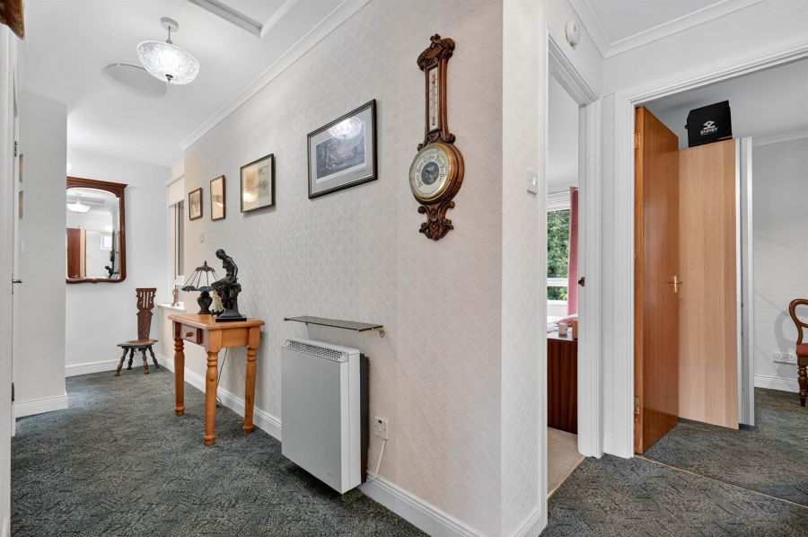 2 Cabin Hill Mews