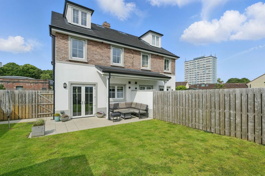 10 Rosepark Gardens
