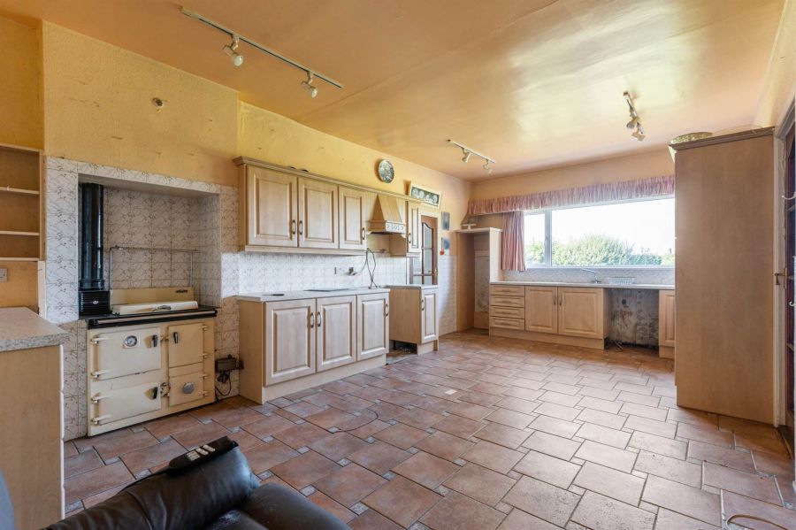 25 Hillhead Road
