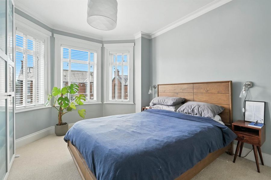 27 Sandhill Gardens