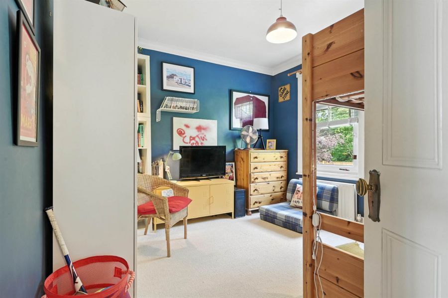27 Sandhill Gardens