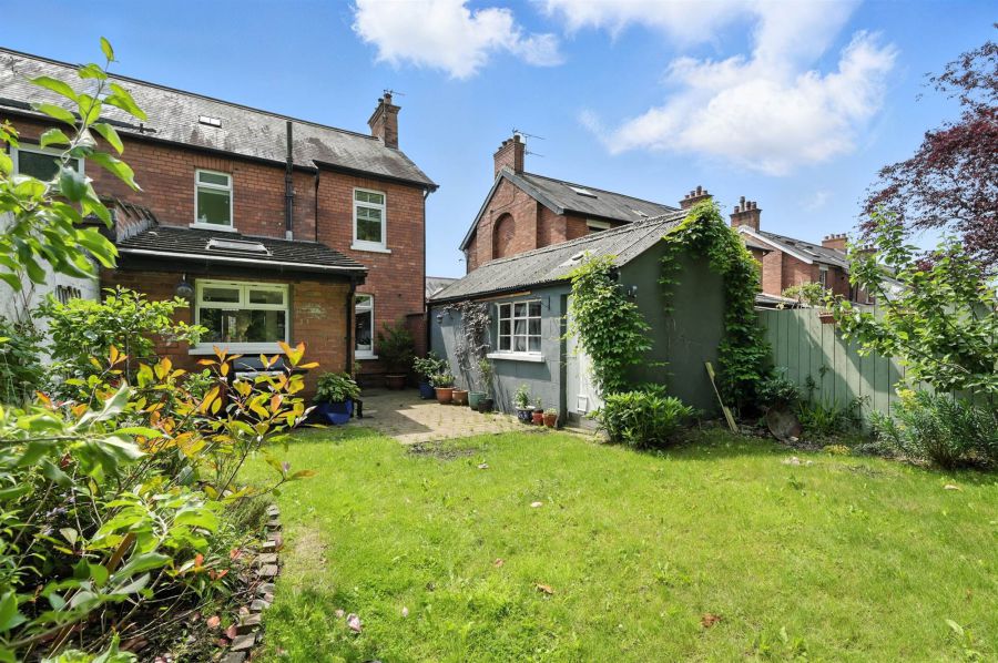 27 Sandhill Gardens