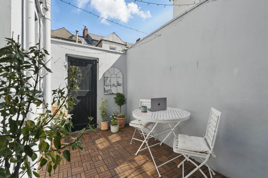12 Finvoy Street
